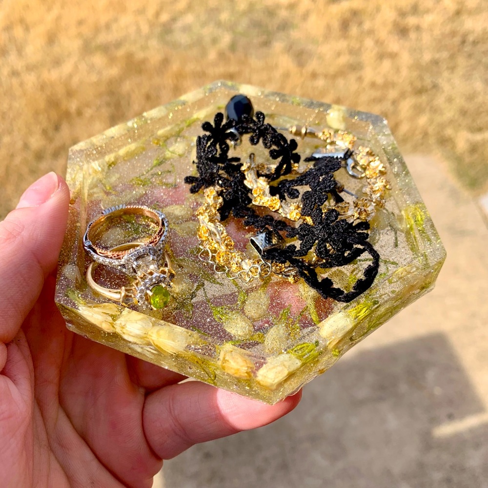 I make custom jewelry trays / coasters